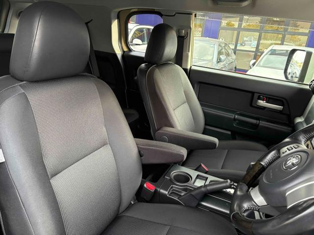 ＦＪクルーザー ベースグレード　社外１７インチＡＷ　サイドステップ　背面タイヤ　ナビ　ＴＶ　ＥＴＣ　Ｂカメラ　Ｂｌｕｅｔｏｏｔｈ　パーキングソナー　キーレス　ステアリングスイッチ（27枚目）