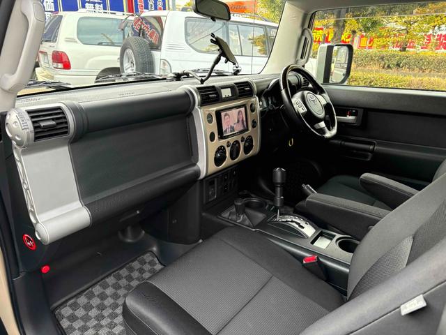 ＦＪクルーザー ベースグレード　社外１７インチＡＷ　サイドステップ　背面タイヤ　ナビ　ＴＶ　ＥＴＣ　Ｂカメラ　Ｂｌｕｅｔｏｏｔｈ　パーキングソナー　キーレス　ステアリングスイッチ（29枚目）