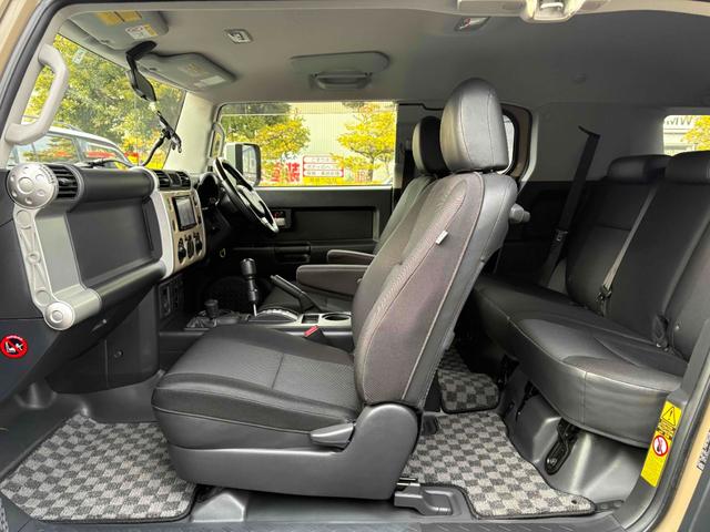 ＦＪクルーザー ベースグレード　社外１７インチＡＷ　サイドステップ　背面タイヤ　ナビ　ＴＶ　ＥＴＣ　Ｂカメラ　Ｂｌｕｅｔｏｏｔｈ　パーキングソナー　キーレス　ステアリングスイッチ（33枚目）