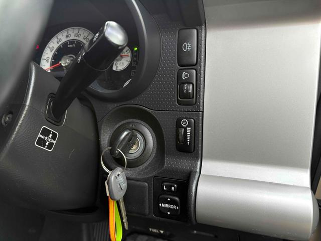 ＦＪクルーザー ベースグレード　社外１７インチＡＷ　サイドステップ　背面タイヤ　ナビ　ＴＶ　ＥＴＣ　Ｂカメラ　Ｂｌｕｅｔｏｏｔｈ　パーキングソナー　キーレス　ステアリングスイッチ（42枚目）