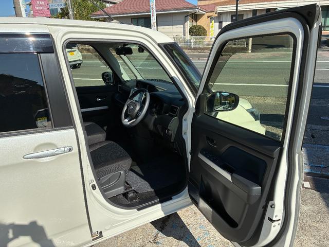 ルーミー カスタムＧ　スマートキー　プッシュスタート　純正ナビ　ＴＶ　バックカメラ　アラウンドビューモニター　ステアリングスイッチ　クルコン　ドラレコ　両側パワースライドドア　スマートアシスト　純正１４インチＡＷ（9枚目）