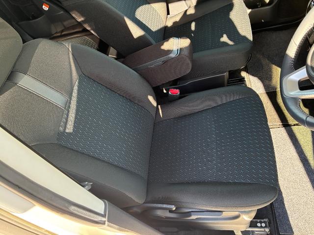 ルーミー カスタムＧ　スマートキー　プッシュスタート　純正ナビ　ＴＶ　バックカメラ　アラウンドビューモニター　ステアリングスイッチ　クルコン　ドラレコ　両側パワースライドドア　スマートアシスト　純正１４インチＡＷ（10枚目）