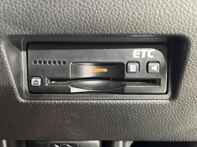 スイフトスポーツ ベースグレード　ターボ　純正８型ナビ　セーフティパッケージ　禁煙車　全周囲カメラ　ＥＴＣ　Ｂｌｕｅｔｏｏｔｈ　フルセグ　ドラレコ　スマートキー　ＬＥＤヘッド　クルコン　レーンキープ　オートハイビーム　オートライト（7枚目）