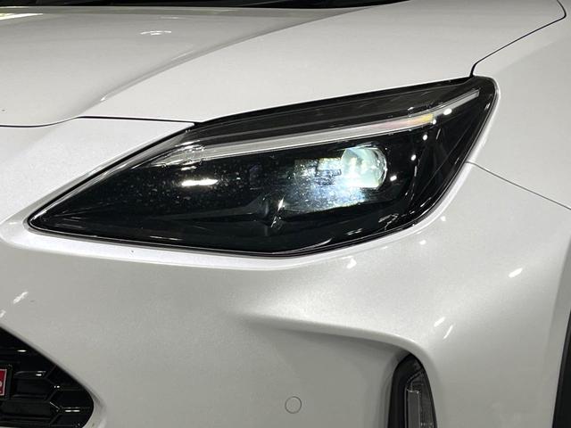 ヤリスクロス ハイブリッド　ＧＲスポーツ　禁煙車　セーフティセンス　純正ディスプレイオーディオ　全周囲カメラ　電動パーキングブレーキ　ＬＥＤライト　オートハイビーム　オートエアコン　ステアリングヒーター　レーダークルーズコントロール　ＥＴＣ（12枚目）