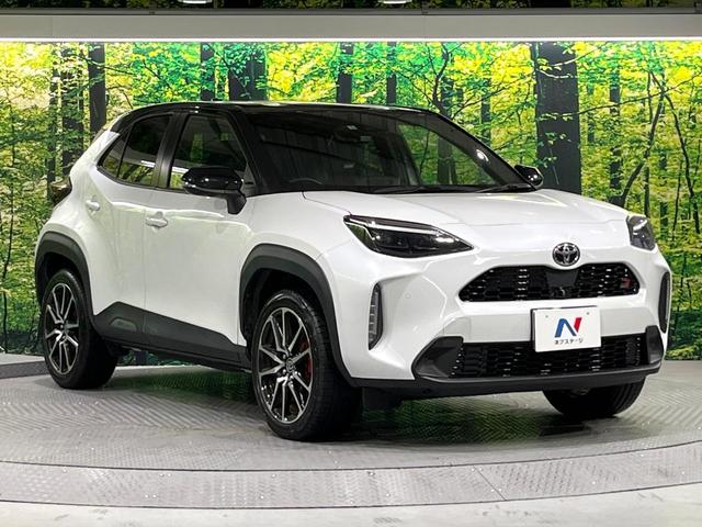 ヤリスクロス ハイブリッド　ＧＲスポーツ　禁煙車　セーフティセンス　純正ディスプレイオーディオ　全周囲カメラ　電動パーキングブレーキ　ＬＥＤライト　オートハイビーム　オートエアコン　ステアリングヒーター　レーダークルーズコントロール　ＥＴＣ（16枚目）
