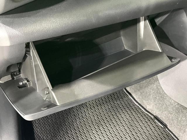 ヤリスクロス ハイブリッド　ＧＲスポーツ　禁煙車　セーフティセンス　純正ディスプレイオーディオ　全周囲カメラ　電動パーキングブレーキ　ＬＥＤライト　オートハイビーム　オートエアコン　ステアリングヒーター　レーダークルーズコントロール　ＥＴＣ（47枚目）