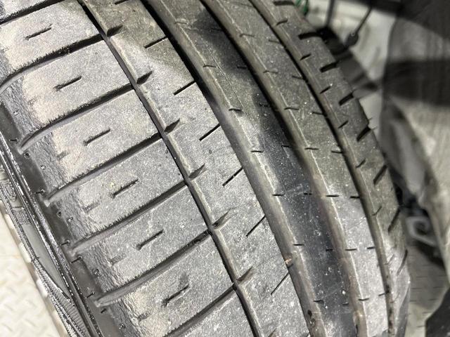 ヤリスクロス ハイブリッド　ＧＲスポーツ　禁煙車　セーフティセンス　純正ディスプレイオーディオ　全周囲カメラ　電動パーキングブレーキ　ＬＥＤライト　オートハイビーム　オートエアコン　ステアリングヒーター　レーダークルーズコントロール　ＥＴＣ（49枚目）