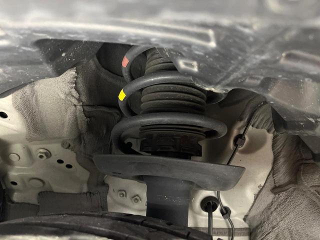 ヤリスクロス ハイブリッド　ＧＲスポーツ　禁煙車　セーフティセンス　純正ディスプレイオーディオ　全周囲カメラ　電動パーキングブレーキ　ＬＥＤライト　オートハイビーム　オートエアコン　ステアリングヒーター　レーダークルーズコントロール　ＥＴＣ（50枚目）
