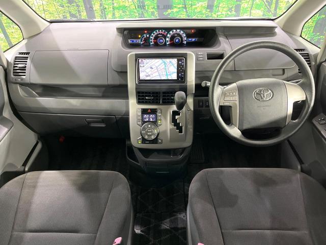 ノア Ｘ　スマートエディション　禁煙車　純正ナビ　バックカメラ　両側電動スライド　デュアルオートエアコン　ＨＩＤライト　オートライト　ＥＴＣ　スマートキー　ステアリングスイッチ　ウィンカーミラー　純正アルミホイール（2枚目）