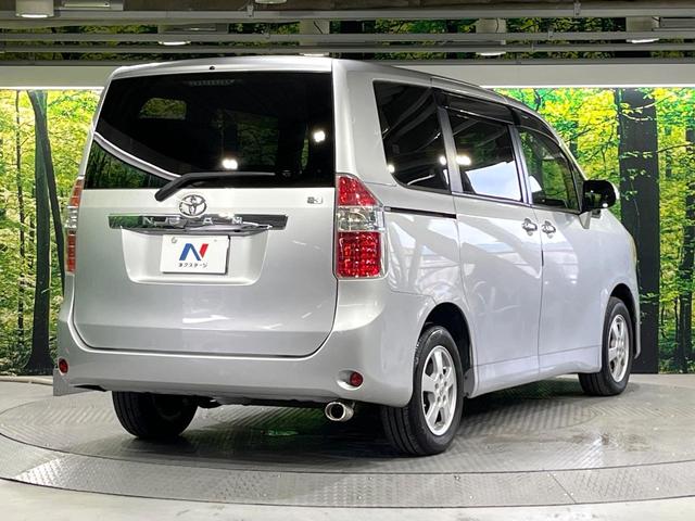 ノア Ｘ　スマートエディション　禁煙車　純正ナビ　バックカメラ　両側電動スライド　デュアルオートエアコン　ＨＩＤライト　オートライト　ＥＴＣ　スマートキー　ステアリングスイッチ　ウィンカーミラー　純正アルミホイール（17枚目）