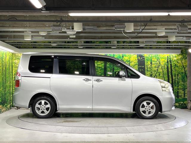 ノア Ｘ　スマートエディション　禁煙車　純正ナビ　バックカメラ　両側電動スライド　デュアルオートエアコン　ＨＩＤライト　オートライト　ＥＴＣ　スマートキー　ステアリングスイッチ　ウィンカーミラー　純正アルミホイール（35枚目）