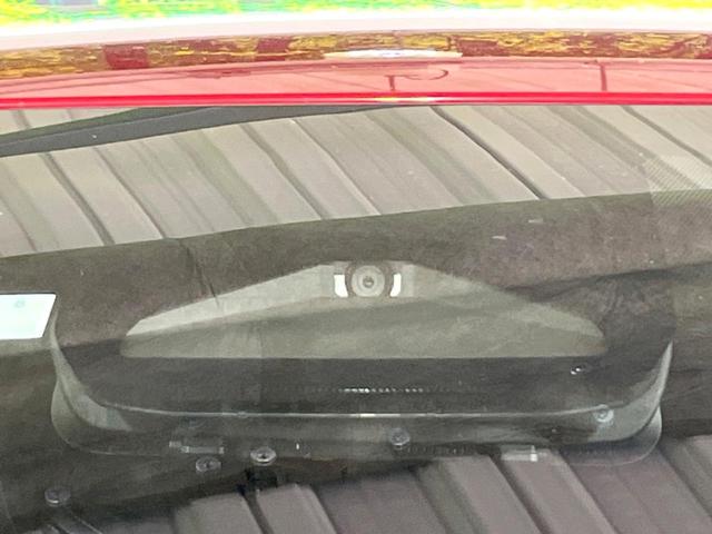 プリウス Ｚ　禁煙車　衝突軽減装置　純正１２．３型ＤＡ　パノラミックビューモニター　ブラインドスポットモニター　レーダークルーズ　シートベンチレーション　パワーシート　ステアリングヒーター　パワーバックドア（3枚目）