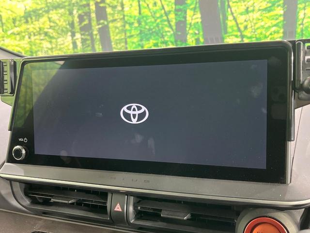 プリウス Ｚ　禁煙車　衝突軽減装置　純正１２．３型ＤＡ　パノラミックビューモニター　ブラインドスポットモニター　レーダークルーズ　シートベンチレーション　パワーシート　ステアリングヒーター　パワーバックドア（4枚目）