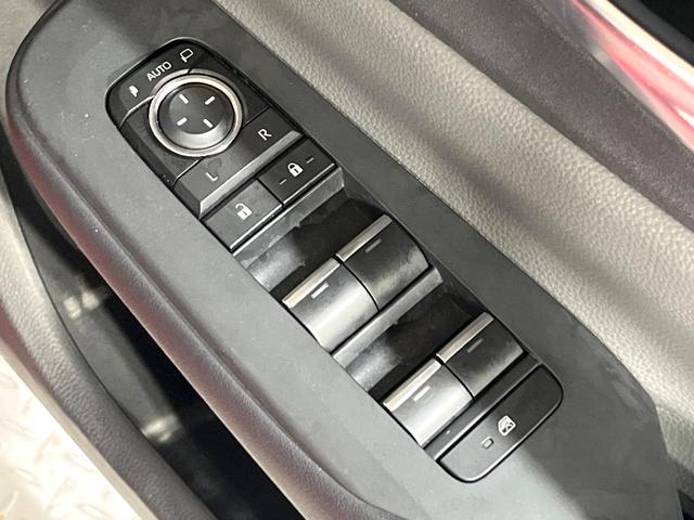 プリウス Ｚ　禁煙車　衝突軽減装置　純正１２．３型ＤＡ　パノラミックビューモニター　ブラインドスポットモニター　レーダークルーズ　シートベンチレーション　パワーシート　ステアリングヒーター　パワーバックドア（49枚目）