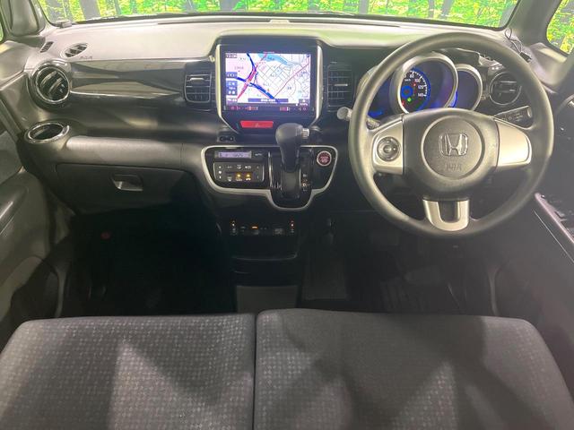 Ｎ－ＢＯＸカスタム Ｇ　ＳＳブラックスタイルパッケージ　禁煙車　８インチナビ　バックカメラ　電動スライド　オートエアコン　ＨＩＤライト　オートライト　前席シートヒーター　スマートキー　シートリフター　純正１４インチＡＷ　ＥＴＣ（2枚目）