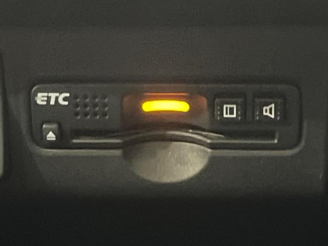Ｎ－ＢＯＸカスタム Ｇ　ＳＳブラックスタイルパッケージ　禁煙車　８インチナビ　バックカメラ　電動スライド　オートエアコン　ＨＩＤライト　オートライト　前席シートヒーター　スマートキー　シートリフター　純正１４インチＡＷ　ＥＴＣ（7枚目）