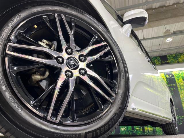 オデッセイハイブリッド ｅ：ＨＥＶアブソルート・ＥＸ　禁煙　ホンダセンシング　純正１０型ナビ　全周囲カメラ　フリップダウンモニター　両側電動スライド　パワーシート　電動リアゲート　ＡＣ１００Ｖ　コーナーセンサー　電動パーキングブレーキ　リアオートエアコン（13枚目）