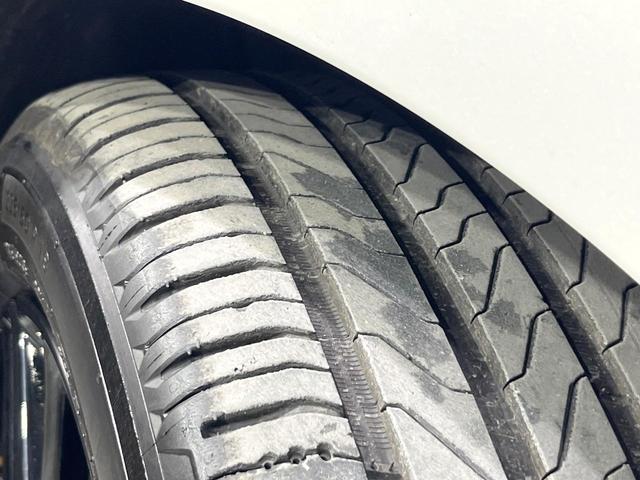 オデッセイハイブリッド ｅ：ＨＥＶアブソルート・ＥＸ　禁煙　ホンダセンシング　純正１０型ナビ　全周囲カメラ　フリップダウンモニター　両側電動スライド　パワーシート　電動リアゲート　ＡＣ１００Ｖ　コーナーセンサー　電動パーキングブレーキ　リアオートエアコン（42枚目）