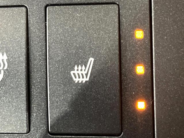 ＲＣ ＲＣ３００ｈ　禁煙車　プリクラッシュ　レーダークルーズコントロール　純正ナビ　バックカメラ　シートヒーター　ステアリングヒーター　パドルシフト　ＥＴＣ　パワーシート　ＬＥＤライト　オートライト　オートエアコン（7枚目）