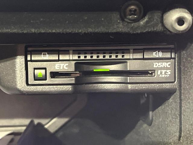 ＲＣ ＲＣ３００ｈ　禁煙車　プリクラッシュ　レーダークルーズコントロール　純正ナビ　バックカメラ　シートヒーター　ステアリングヒーター　パドルシフト　ＥＴＣ　パワーシート　ＬＥＤライト　オートライト　オートエアコン（21枚目）