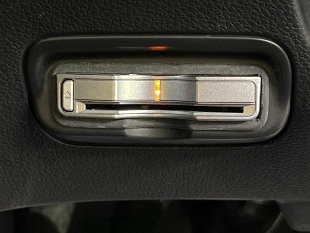 ヴェゼル ハイブリッドZ 禁煙車 衝突軽減装置 純正ナビ バックカメラ 前席シートヒーター パドルシフト ETC 電動パーキングブレーキ LEDライト オートライト オートエアコン シートリフター スマートキー 純正17AW(7枚目)