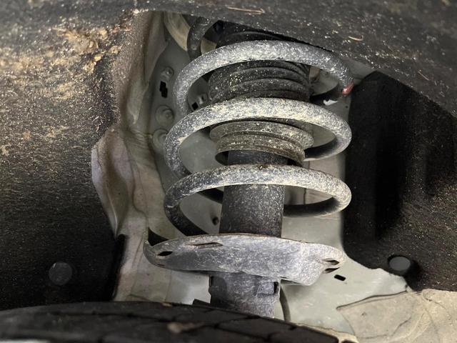 ヴェゼル ハイブリッドZ 禁煙車 衝突軽減装置 純正ナビ バックカメラ 前席シートヒーター パドルシフト ETC 電動パーキングブレーキ LEDライト オートライト オートエアコン シートリフター スマートキー 純正17AW(49枚目)