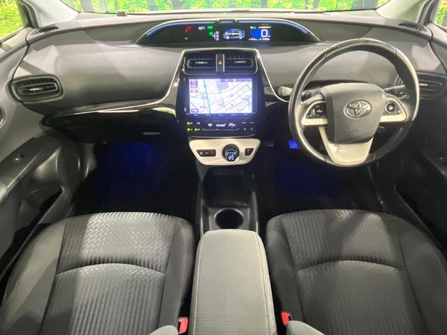プリウス Sセーフティプラス 禁煙車 衝突軽減装置 純正9型ナビ バックカメラ レーダークルーズ ETC LEDヘッド&フォグ オートハイビーム オートエアコン クリアランスソナー ステアリングスイッチ 車線逸脱警報(2枚目)