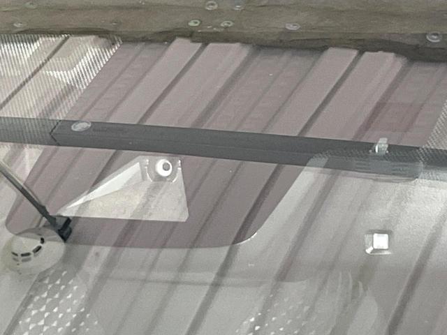 プリウス Sセーフティプラス 禁煙車 衝突軽減装置 純正9型ナビ バックカメラ レーダークルーズ ETC LEDヘッド&フォグ オートハイビーム オートエアコン クリアランスソナー ステアリングスイッチ 車線逸脱警報(3枚目)