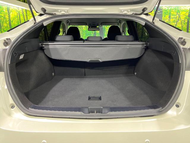 プリウス Sセーフティプラス 禁煙車 衝突軽減装置 純正9型ナビ バックカメラ レーダークルーズ ETC LEDヘッド&フォグ オートハイビーム オートエアコン クリアランスソナー ステアリングスイッチ 車線逸脱警報(11枚目)
