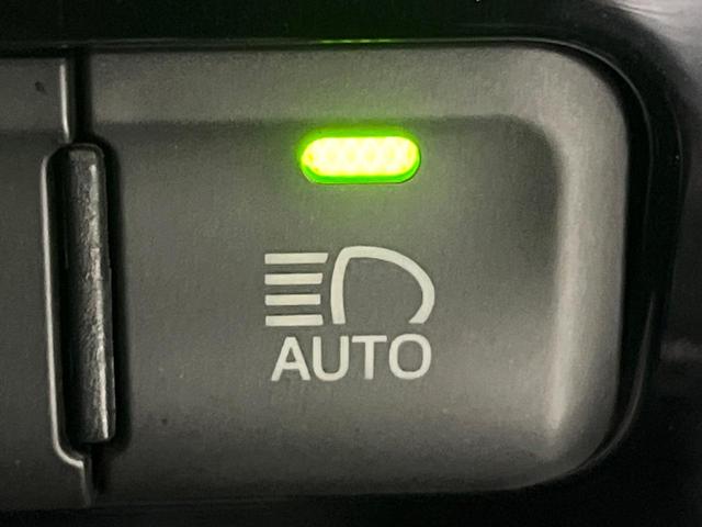 プリウス Sセーフティプラス 禁煙車 衝突軽減装置 純正9型ナビ バックカメラ レーダークルーズ ETC LEDヘッド&フォグ オートハイビーム オートエアコン クリアランスソナー ステアリングスイッチ 車線逸脱警報(28枚目)