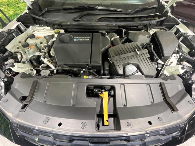 エクストレイル Ｇ　ｅ－４ＯＲＣＥ　４ＷＤ　１２．３型ナビ　全周囲カメラ　衝突被害軽減システム　レーダークルーズ　電動リアゲート　レザーシート　ドラレコ　スマートキー　ＬＥＤヘッド　ビルトインＥＴＣ　オートライト　デュアルエアコン（18枚目）