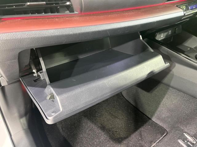 プリウス Ｚ　禁煙車　セーフティセンス　純正１２．３型ナビ　全周囲カメラ　シートエアコン　ブラインドスポットモニター　パークアシスト　ＡＣ１００Ｖ電源　パワーシート　電動リアゲート　オートハイビーム　ＬＥＤライト（49枚目）