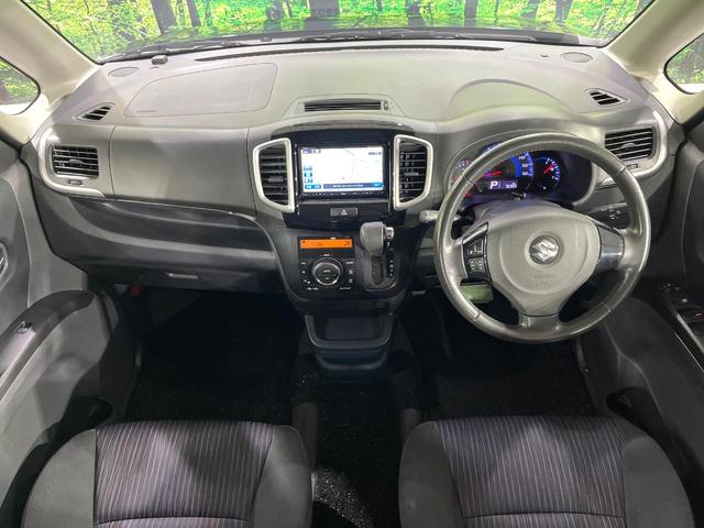 ソリオバンディット アイドリングストップ 禁煙車 メモリーナビ Bluetooth再生 地デジ 両側電動スライド オートエアコン スマートキー プッシュスタート 革巻きステアリング ウィンカーミラー シートリフター 電動格納ミラー(2枚目)