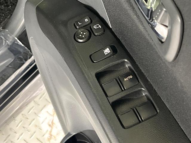 ソリオバンディット アイドリングストップ 禁煙車 メモリーナビ Bluetooth再生 地デジ 両側電動スライド オートエアコン スマートキー プッシュスタート 革巻きステアリング ウィンカーミラー シートリフター 電動格納ミラー(37枚目)