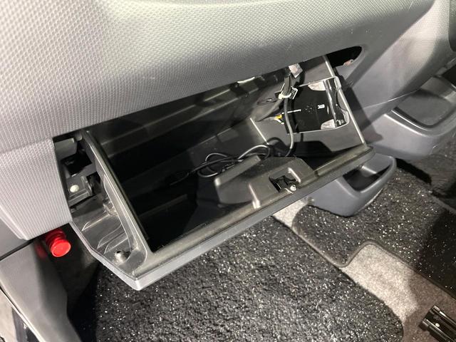 ソリオバンディット アイドリングストップ 禁煙車 メモリーナビ Bluetooth再生 地デジ 両側電動スライド オートエアコン スマートキー プッシュスタート 革巻きステアリング ウィンカーミラー シートリフター 電動格納ミラー(41枚目)