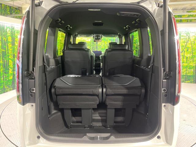 ステップワゴン ｅ：ＨＥＶスパーダ　登録済未使用車　衝突被害軽減システム　両側電動スライドドア　１１．４インチ純正ナビ　レーダークルーズ　電動リアゲート　バックカメラ　ハーフレザーシート　スマートキー　ＬＥＤヘッド　シートヒーター（11枚目）