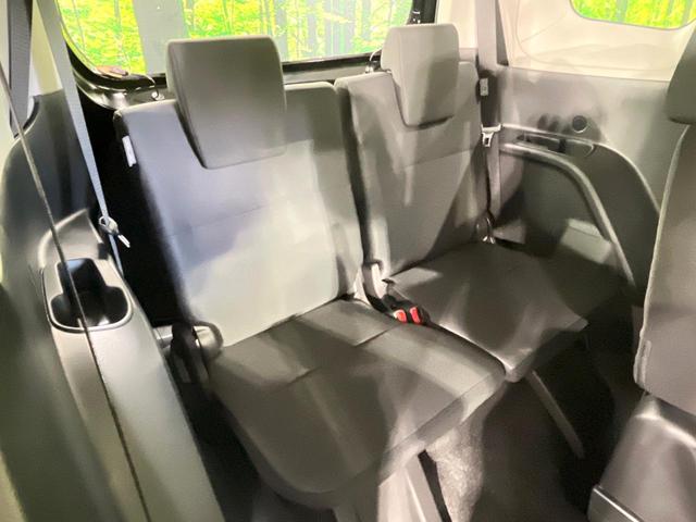 シエンタ ハイブリッドＸ　登録済未使用車　衝突軽減　レーダークルーズ　電動スライドドア　スマートキー　ＬＥＤヘッドライト　オートハイビーム　オートエアコン　オートライト　電動格納ドアミラー　バニティミラー（10枚目）