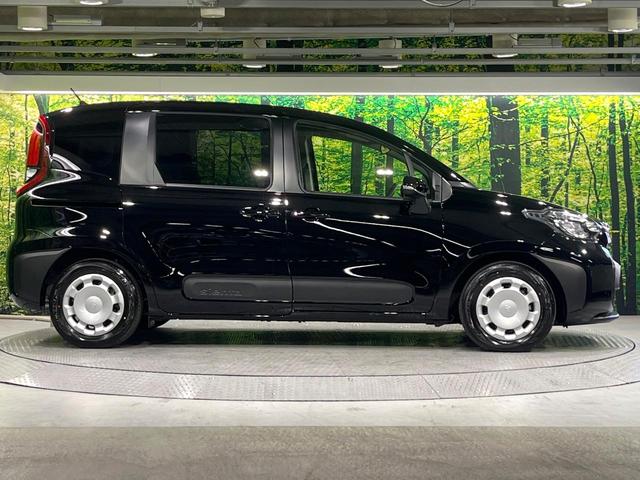 シエンタ ハイブリッドＸ　登録済未使用車　衝突軽減　レーダークルーズ　電動スライドドア　スマートキー　ＬＥＤヘッドライト　オートハイビーム　オートエアコン　オートライト　電動格納ドアミラー　バニティミラー（43枚目）