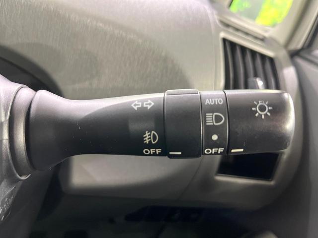 プリウスアルファ Ｓツーリングセレクション　禁煙車　純正ＳＤナビ　ＥＴＣ　オートライト　スマートキー　ＬＥＤヘッドライト　オートエアコン　純正１７インチアルミホイール　ヘッドライトウォッシャー　シートリフタ　Ｂｌｕｅｔｏｏｔｈ　ＣＤ　ＤＶＤ再生（5枚目）