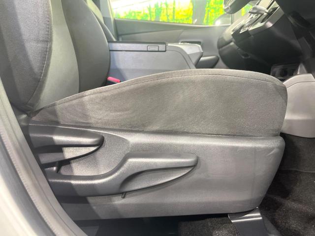 プリウスアルファ Ｓツーリングセレクション　禁煙車　純正ＳＤナビ　ＥＴＣ　オートライト　スマートキー　ＬＥＤヘッドライト　オートエアコン　純正１７インチアルミホイール　ヘッドライトウォッシャー　シートリフタ　Ｂｌｕｅｔｏｏｔｈ　ＣＤ　ＤＶＤ再生（32枚目）