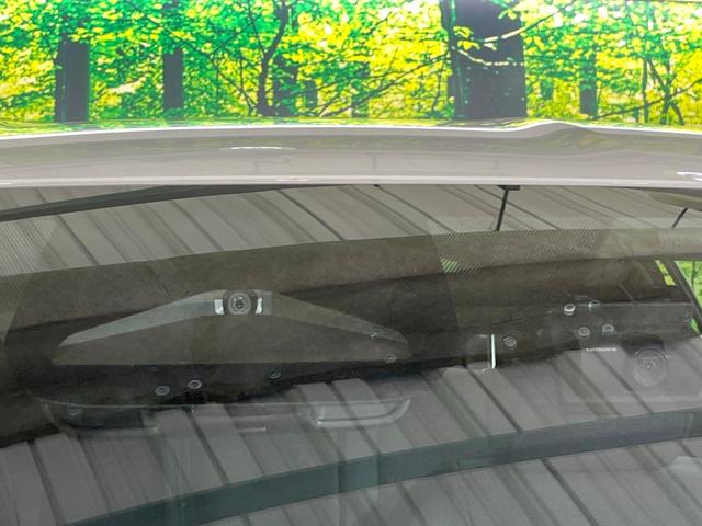プリウス Ｘ　禁煙車　セーフティセンス　ナビ機能付純正８型ディスプレイ　バックカメラ　ブラインドスポットモニター　ＡＣ１００Ｖ電源　ＬＥＤライト　オートハイビーム　レーダークルーズ　ドラレコ　オートエアコン　ＥＴＣ（3枚目）