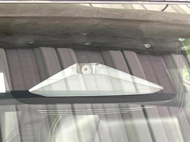 カローラツーリング ハイブリッド　ダブルバイビー　禁煙車　セーフティセンス　純正１０．５型ナビ　バックカメラ　前席シートヒーター　ＡＣ１００Ｖ電源　電動パーキングブレーキ　オートハイビーム　ＬＥＤライト　ＥＴＣ　純正１７インチＡＷ（3枚目）