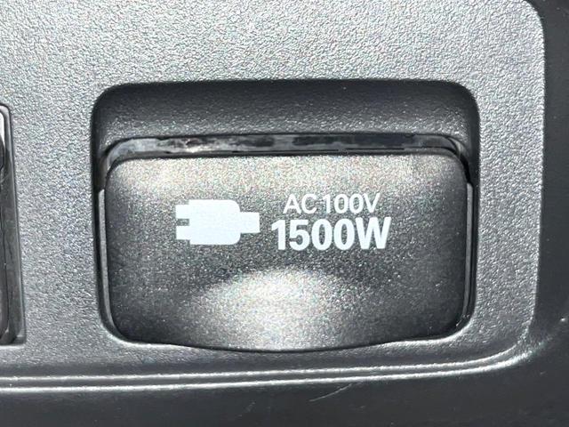 カローラツーリング ハイブリッド　ダブルバイビー　禁煙車　セーフティセンス　純正１０．５型ナビ　バックカメラ　前席シートヒーター　ＡＣ１００Ｖ電源　電動パーキングブレーキ　オートハイビーム　ＬＥＤライト　ＥＴＣ　純正１７インチＡＷ（6枚目）