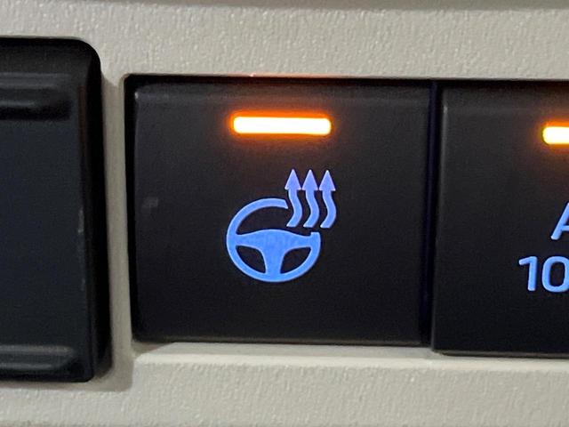 シエンタ ハイブリッドZ 禁煙車 セーフティセンス 純正10.5型ナビ 全周囲カメラ 両側電動スライド AC100V電源 ステアリングヒーター 前席シートヒーター ETC オートハイビーム LEDライト ウィンカーミラー(30枚目)