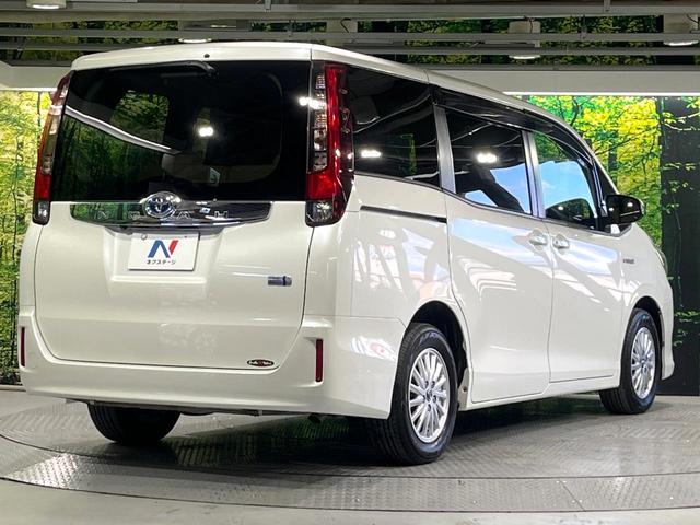 ノア ハイブリッドＧ　禁煙車　９型ナビ　Ｂｌｕｅｔｏｏｔｈ再生　バックカメラ　リアモニター　両側電動スライド　リアオートエアコン　前席シートヒーター　ＥＴＣ　クルーズコントロール　ＬＥＤライト　オートライト　７人乗り（17枚目）