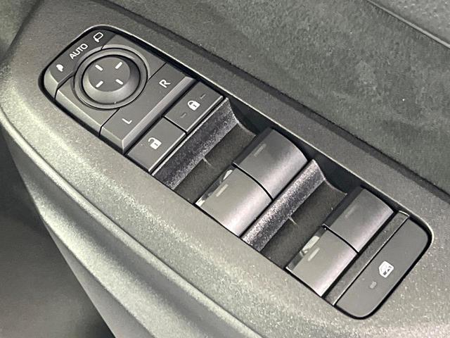 ヤリスクロス Ｚ　禁煙車　セーフティセンス　純正８型ディスプレイオーディオ　パノラミックビューモニター　ブラインドスポットモニター　レーダークルーズ　パワーシート　シートヒーター　ステアリングヒーター　ＥＴＣ（49枚目）