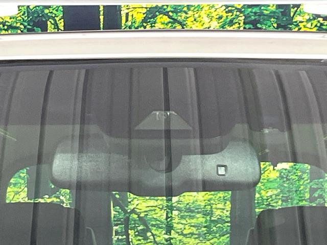 アルファード ２．５Ｓ　Ｃパッケージ　禁煙車　サンルーフ　フリップダウンモニター　ＢＩＧ－Ｘ１１インチナビ　バックカメラ　衝突軽減装置　レーダークルーズ　パワーバックドア　パワーシート　シートベンチレーション　ステアリングヒーター（5枚目）