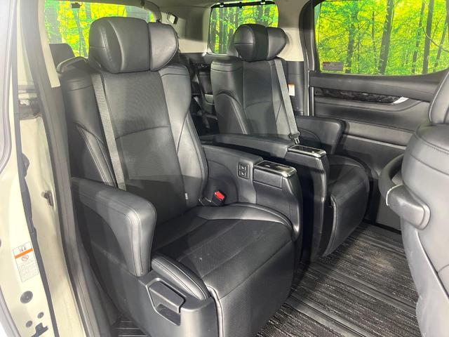 アルファード ２．５Ｓ　Ｃパッケージ　禁煙車　サンルーフ　フリップダウンモニター　ＢＩＧ－Ｘ１１インチナビ　バックカメラ　衝突軽減装置　レーダークルーズ　パワーバックドア　パワーシート　シートベンチレーション　ステアリングヒーター（10枚目）