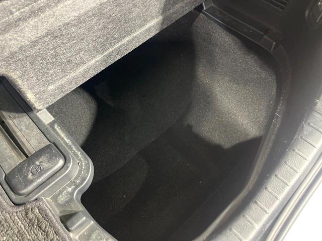 アルファード ２．５Ｓ　Ｃパッケージ　禁煙車　サンルーフ　フリップダウンモニター　ＢＩＧ－Ｘ１１インチナビ　バックカメラ　衝突軽減装置　レーダークルーズ　パワーバックドア　パワーシート　シートベンチレーション　ステアリングヒーター（58枚目）