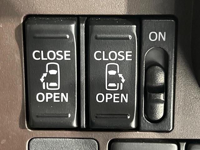 【両側パワースライドドア】スマートキーや運転席のスイッチで後席両側スライドドアの開閉が可能♪電動だから力を入れてドアを開ける必要が無く、小さなお子様でも簡単に開け閉めでき快適です♪